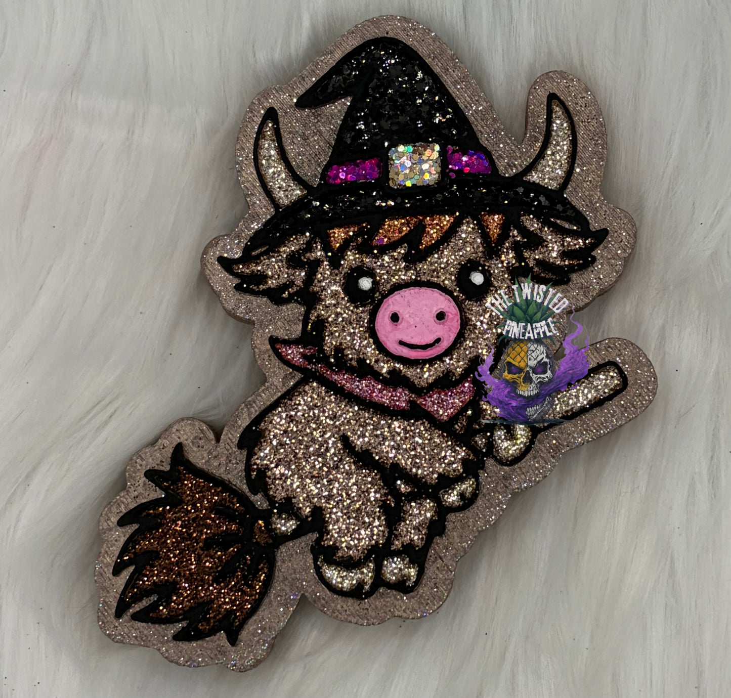Highland Cow Broomstick Freshie (Baked Apple Pie)